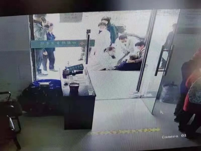 张家界永定：黄金五分钟 救人一条命