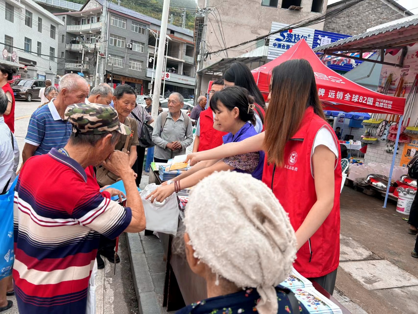 創(chuàng)民族團結示范區(qū)丨永定區(qū)橋頭鄉(xiāng)開展民族團結進步宣傳活動