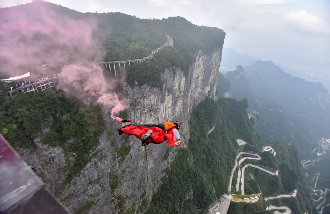 竞速巅峰之战！翼装飞行 “空中速度之王”震撼决出