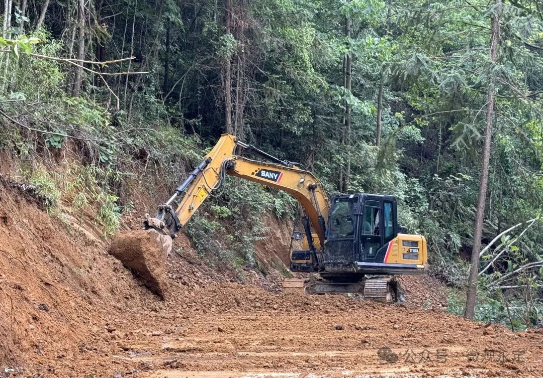 王家坪镇：干群合力，道路、通信等基本恢复