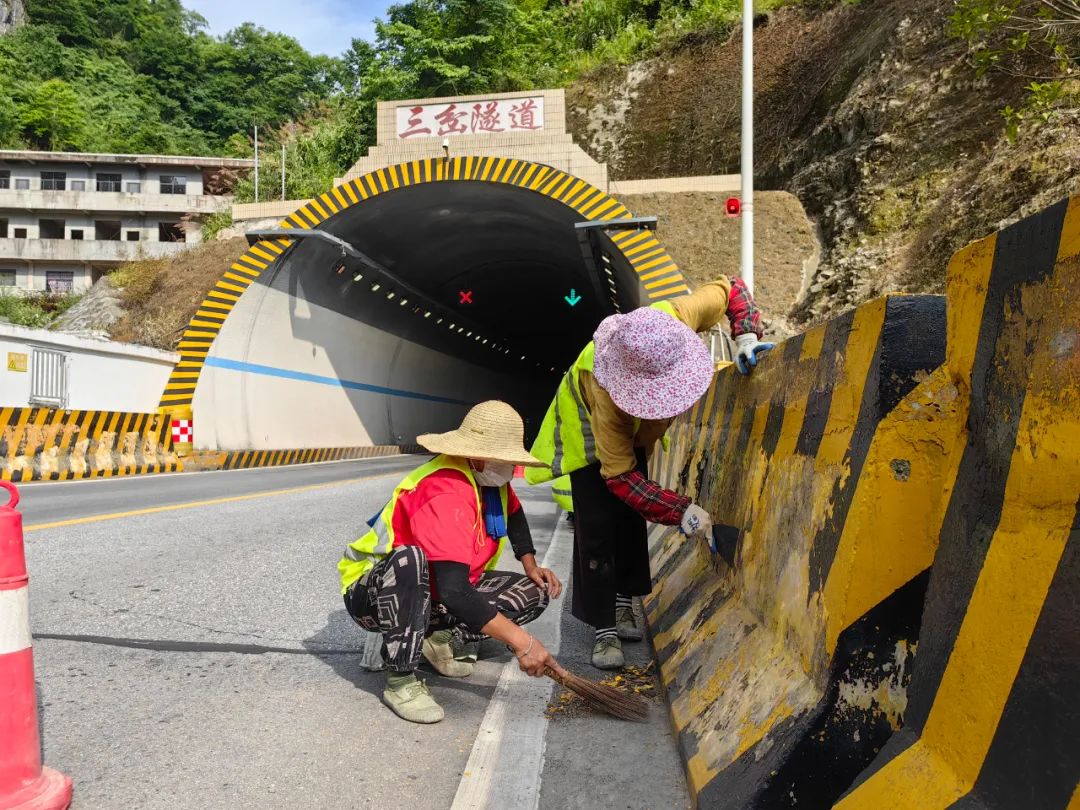 民生关注丨科技Buff叠满！雨露学校至三岔隧道路段焕新登场