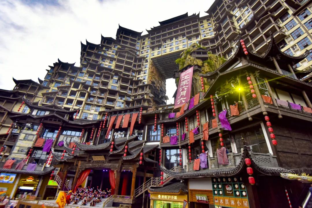 万人齐聚张家界，共赴“土家六月六”民俗盛宴