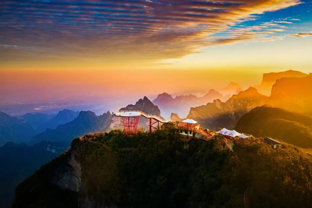 “湘見(jiàn)張家界 愛(ài)在七星山”七夕交響云游會(huì)浪漫上演