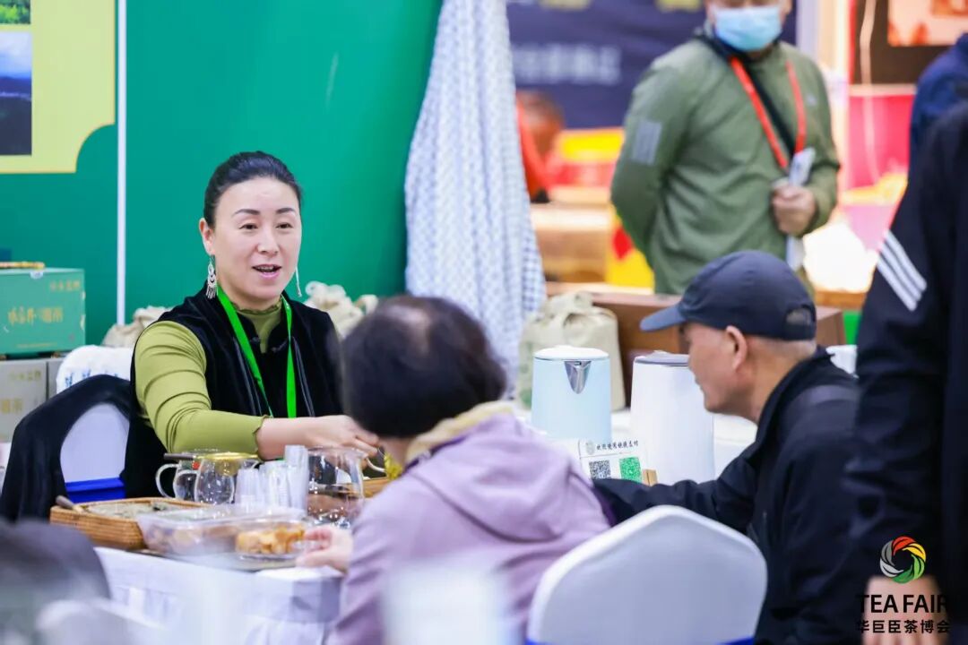 张家界莓茶推荐官丨黄亚红：莓茶线下推广的“行走名片”