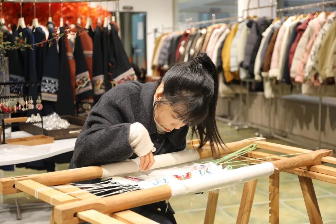 政协委员风采丨黄英杰：针线“绣”出履职路