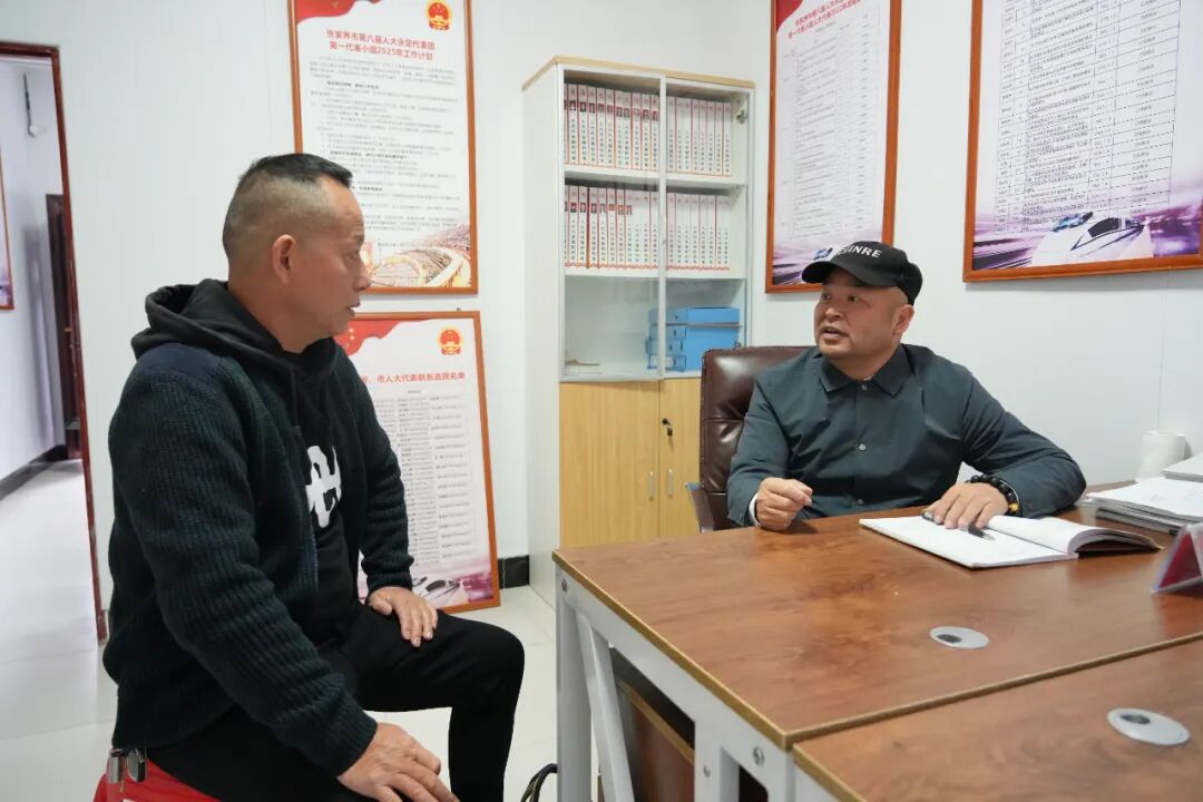 人大代表风采丨覃智齐：为民服务 步“履”不停