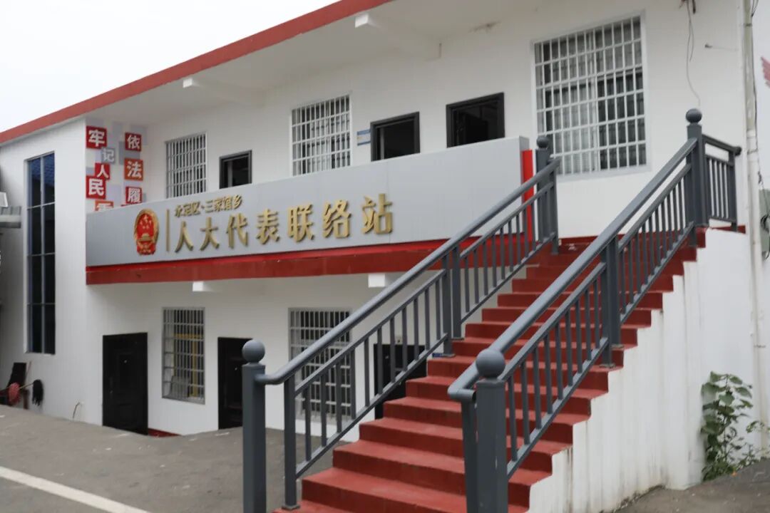 人大代表风采丨袁露：努力把“民心驿站”建在群众“心坎上”