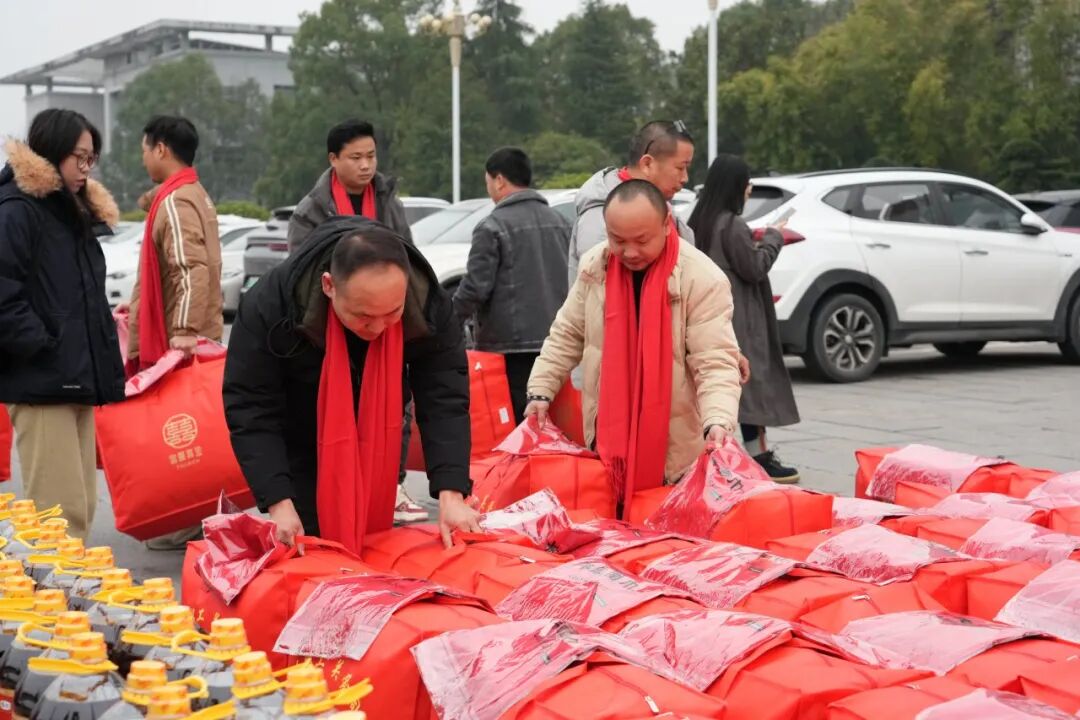 永定区总工会“两节”送温暖 382名职工收获暖心关怀