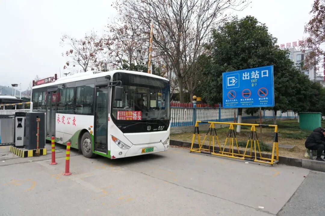 新春走基层丨永定客运进村头 乡亲告别“出行愁”