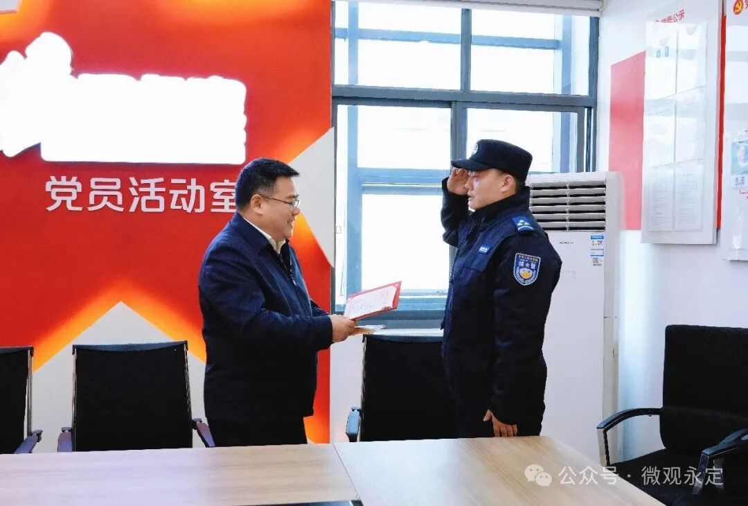甄如辉看望慰问见义勇为辅警吴胜泽