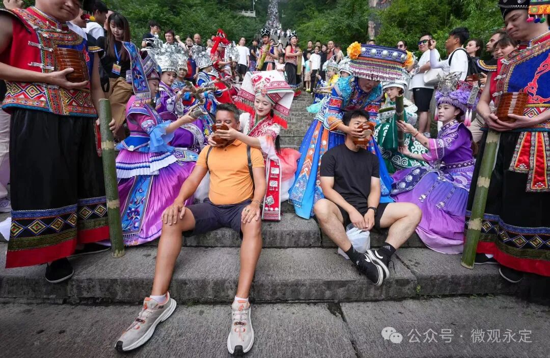 张家界天门山推出暑期系列“宠客”活动