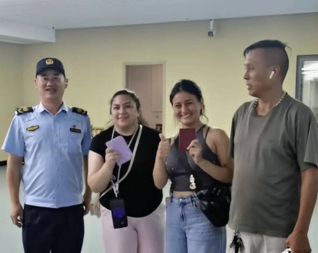 不到1小时寻回护照！外籍旅客赞不绝口