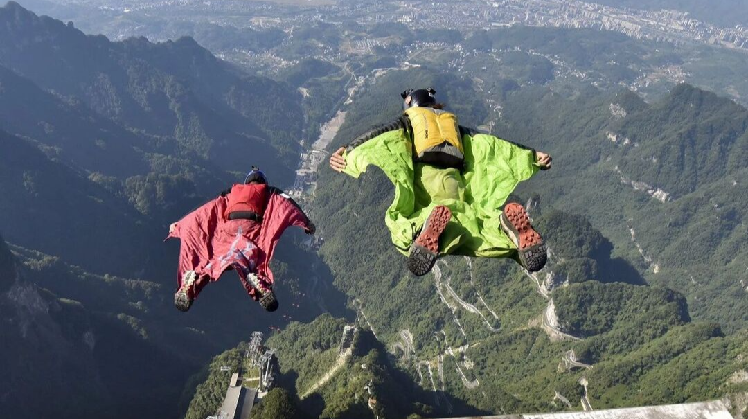 第十二届翼装飞行世锦赛在天门山启幕    11国“飞人”峡谷首飞